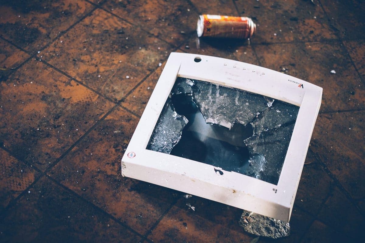 Cracked Laptop Screen: Repair It Or Replace The Whole Laptop?