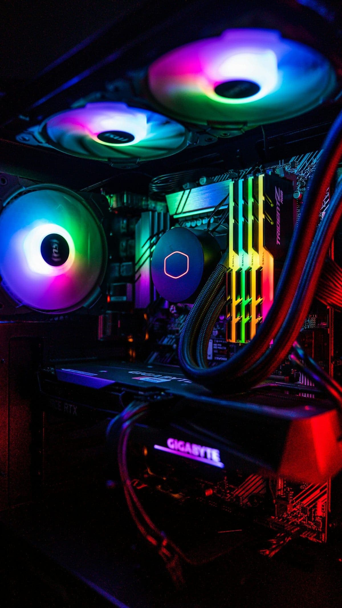 PC Making a Loud Grinding Noise? Here Are The Prime Suspects